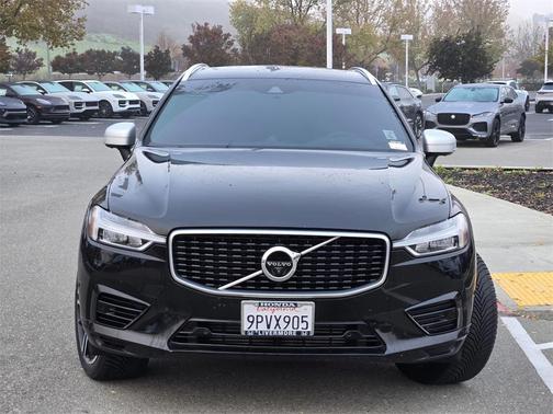 2018 Volvo XC60 Recharge Plug-In Hybrid T8 R-Design