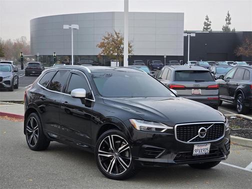2018 Volvo XC60 Recharge Plug-In Hybrid T8 R-Design