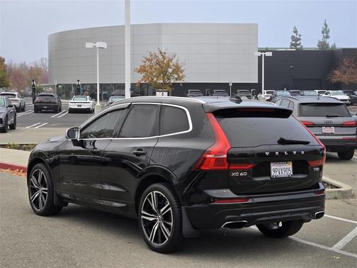 2018 Volvo XC60 Recharge Plug-In Hybrid T8 R-Design