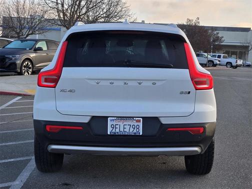 2023 Volvo XC40 B5 Plus Bright Theme