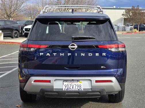 2023 Nissan Pathfinder SL FWD