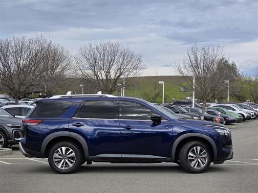 2023 Nissan Pathfinder SL FWD