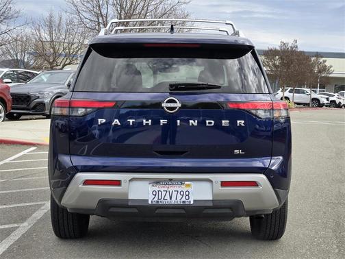 2023 Nissan Pathfinder SL FWD