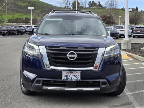 2023 Nissan Pathfinder SL FWD