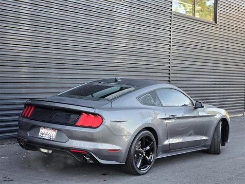 2021 Ford Mustang EcoBoost