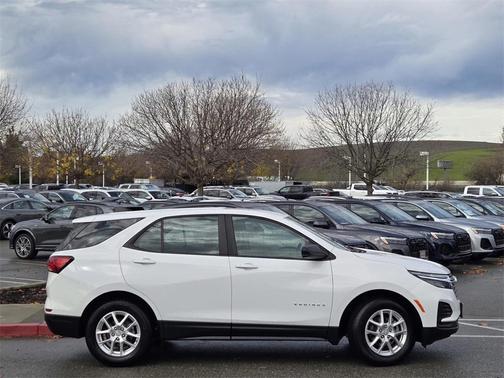 2023 Chevrolet Equinox LS