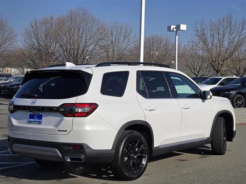 2025 Honda Pilot Touring 8-Passenger