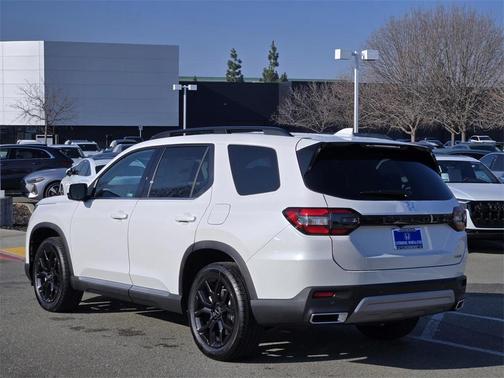 2025 Honda Pilot Touring 8-Passenger