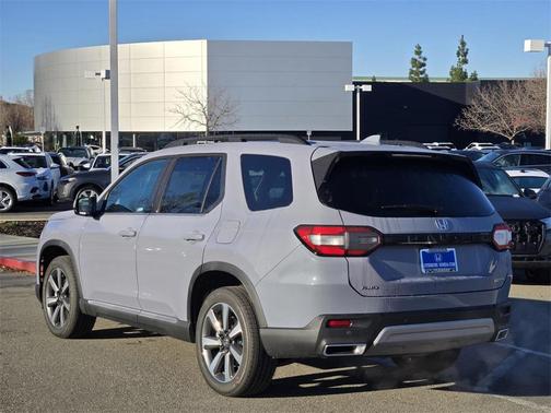 2025 Honda Pilot Touring 8-Passenger
