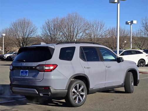 2025 Honda Pilot Touring 8-Passenger