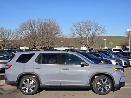 2025 Honda Pilot Touring 8-Passenger