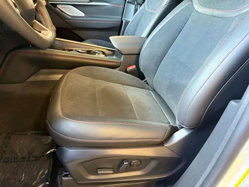 Star White Metallic Tri-Coat 2026 Ford Explorer ST
