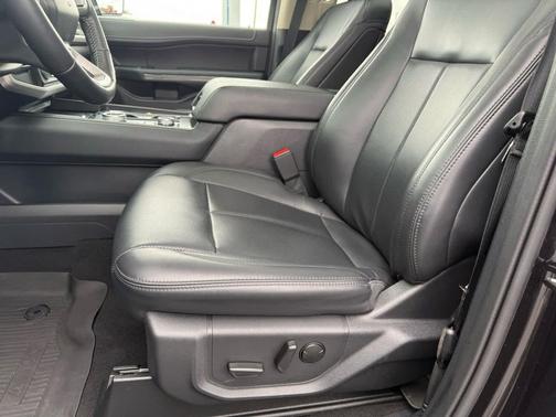 Agate Black Metallic 2024 Ford Expedition XLT
