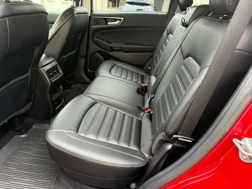 Rapid Red Metallic Tinted Clearcoat 2023 Ford Edge SEL