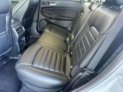 Iconic Silver Metallic 2023 Ford Edge SEL