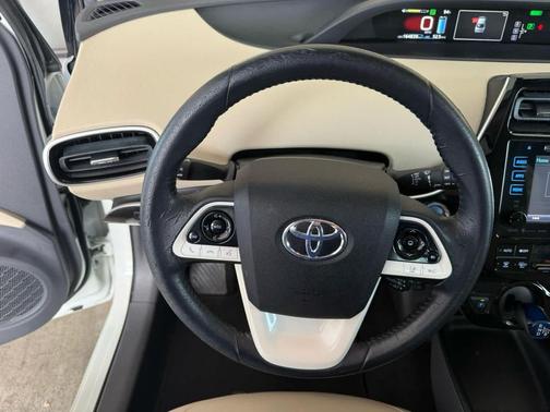 Blizzard Pearl 2016 Toyota Prius Four
