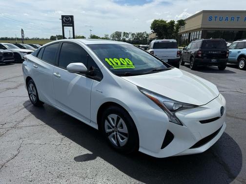 Blizzard Pearl 2016 Toyota Prius Four