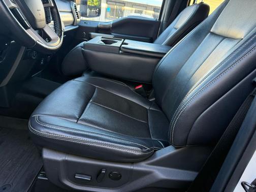 Oxford White 2022 Ford F-350 Lariat
