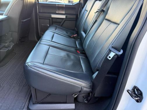 Oxford White 2022 Ford F-350 Lariat