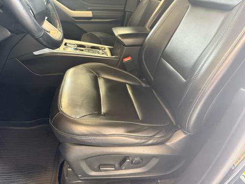 Agate Black Metallic 2021 Ford Explorer XLT