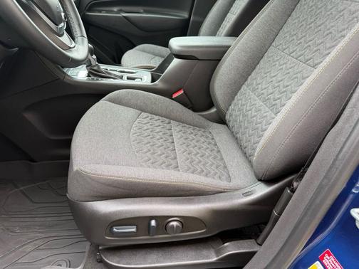 Blue Glow Metallic 2023 Chevrolet Equinox 1LT