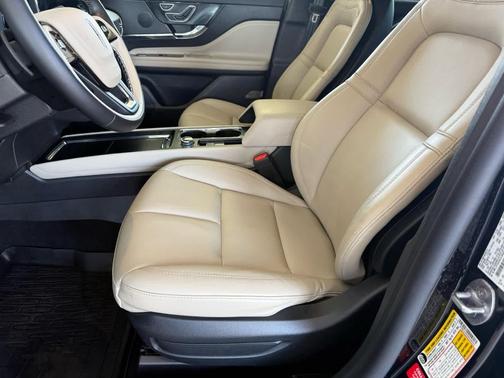 Infinite Black Metallic Clearcoat 2025 Lincoln Corsair Premiere