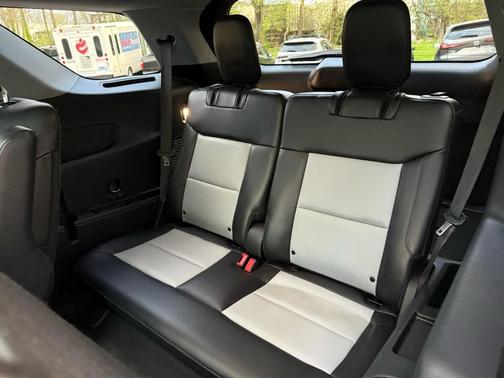 Atlas Blue Metallic 2022 Ford Explorer XLT