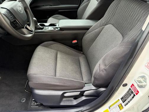 Ice Cap 2025 Toyota Camry LE
