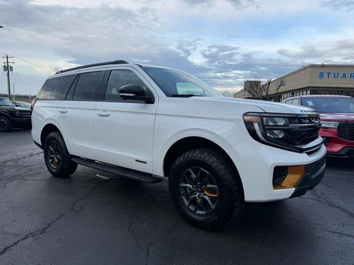Star White Metallic Tri-Coat 2026 Ford Expedition Tremor SUV