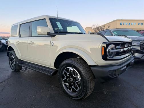 Desert Sand 2025 Ford Bronco Outer Banks SUV
