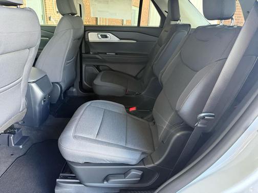 Space White Metallic 2026 Ford Explorer Active