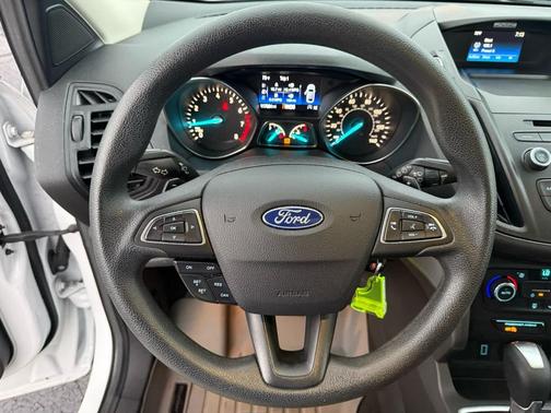 Oxford White 2017 Ford Escape SE