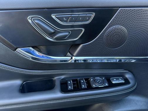 Crystal White Metallic Clearcoat 2025 Lincoln Corsair Premiere