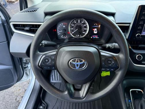 Classic Silver Metallic 2021 Toyota Corolla LE