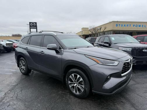 Magnetic Gray Metallic 2021 Toyota Highlander XLE SUV