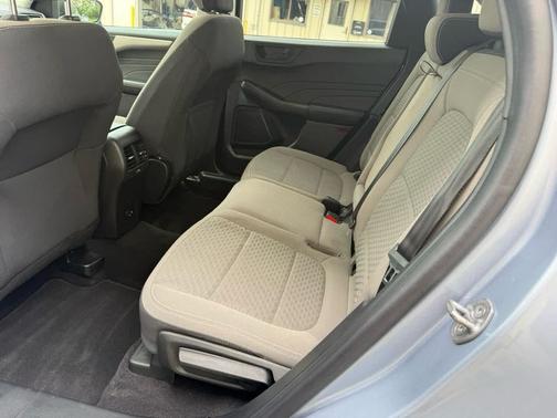 Iced Blue Silver Metallic 2022 Ford Escape SE