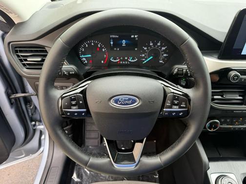 Iced Blue Silver Metallic 2022 Ford Escape SE