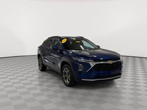 Blue Glow Metallic 2024 Chevrolet Trax LT