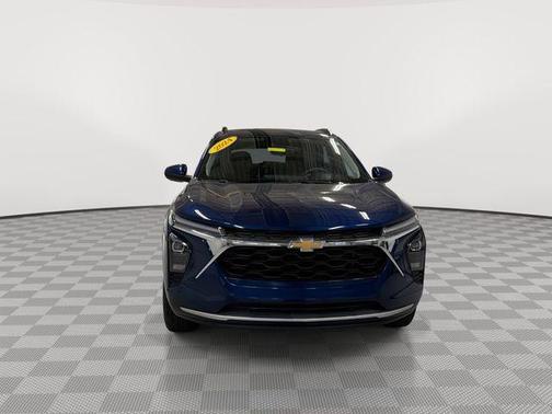 Blue Glow Metallic 2024 Chevrolet Trax LT