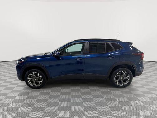 Blue Glow Metallic 2024 Chevrolet Trax LT