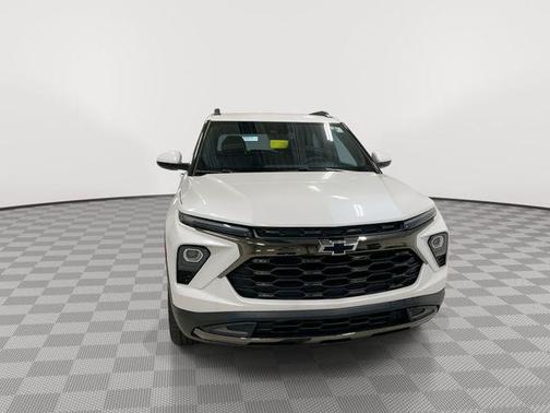 Iridescent Pearl Tricoat 2025 Chevrolet Trailblazer ACTIV