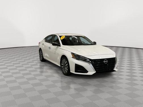 Glacier White 2025 Nissan Altima 2.5 SV