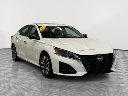 Glacier White 2025 Nissan Altima 2.5 SV