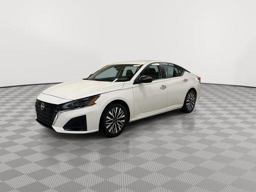 Glacier White 2025 Nissan Altima 2.5 SV