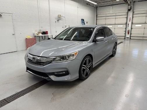 Lunar Silver Metallic 2017 Honda Accord Sport SE