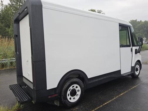 Oyster White 2025 Chevrolet BrightDrop 400 400