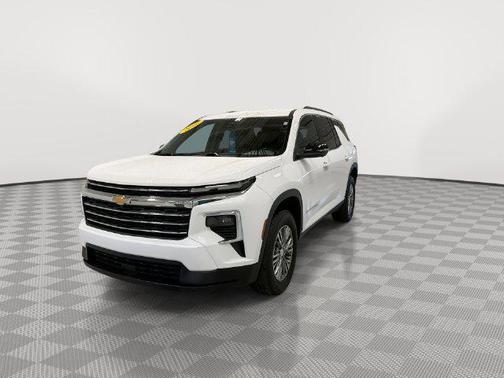 Summit White 2026 Chevrolet Traverse LT