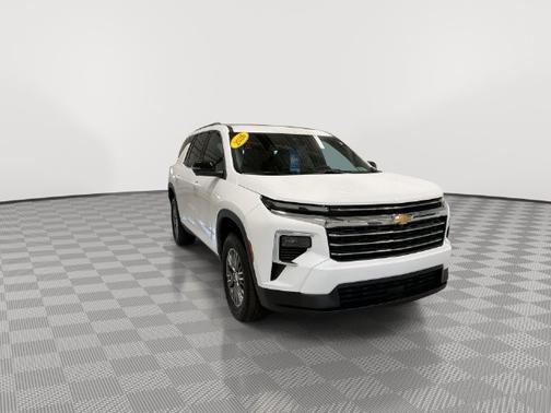 Summit White 2026 Chevrolet Traverse LT