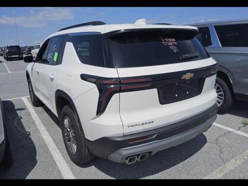 Summit White 2026 Chevrolet Traverse LT