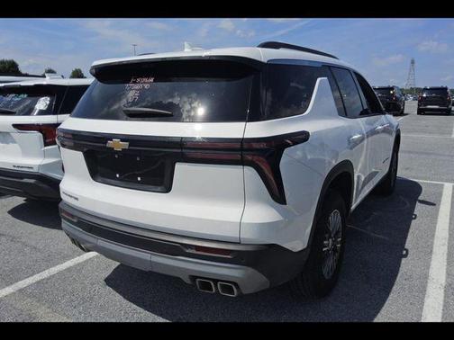 Summit White 2026 Chevrolet Traverse LT